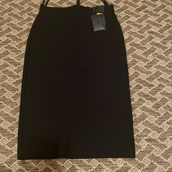 COPY - BCBGMAXAZRIA Black bodycon mini skirt - Picture 1 of 3